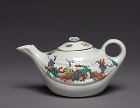 Teapot, c. 1730. Chantilly Porcelain Factory (French). Soft-paste porcelain; overall: 8.3 x 15 cm