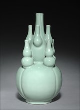 Double-gourd Shaped Bottle, 1736-1795. China, Qing dynasty (1644-1911), Qianlong mark and reign