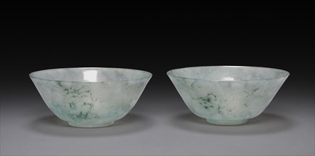 Pair of Bowls, 1736-1795. China, Qing dynasty (1644-1912), Qianlong mark and reign (1736-1795).