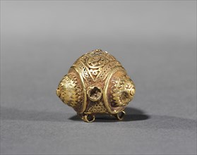 Button, 900s-1000s. Iran, 10th-11th century. Gold; diameter: 2.4 cm (15/16 in.).