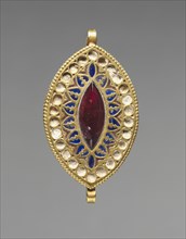 Almond-Shaped Pendant, 400-600. Byzantium, early Byzantine period, 5th-7th Century. Gold, lapis