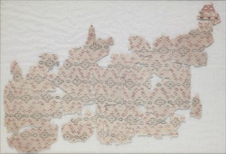 Fragment with diamond pattern, 800s. Iraq, probably Baghdad. Plain weave, brocaded: silk; overall: