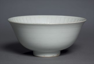 Bowl with Flower Petals, 1300s. China, Jiangxi province, Jingdezhen, Yuan dynasty (1271-1368).