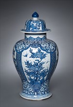 Vase with Cover, 1662- 1722. China, Jiangxi province, Jingdezhen kilns, Qing dynasty (1644-1912),