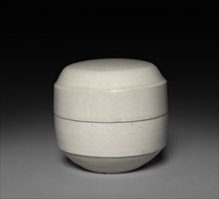 Covered Box: Ding ware, 1000s-1100s. China, Hebei province, Ch'ü-yand District, Northern Song