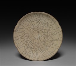 Lobed Dish:  Guan ware, 12th-14th Century. China, Zhejiang province, Southern Song Dynasty