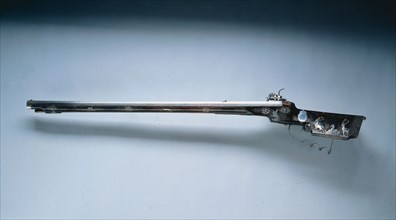 Wheel-Lock Hunting Rifle, mid 17th century. Hans Schmidt (Austrian, 1669). Steel, varnished wood