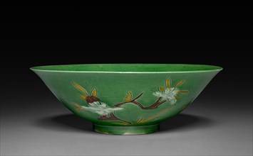 Bowl with Sprays of Flowers, 1662-1722. China, Jiangxi province, Jingdezhen kilns, Qing dynasty
