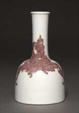 Mallet-Shaped Bottle with Phoenixes, 1662-1722. China, Jiangxi province, Jingdezhen, Qing dynasty