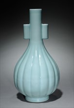 Melon-Shaped Fluted Vase, 1736-1795. China, Jiangxi province, Jingdezhen kilns, Qing dynasty