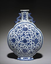 Gourd Flask with Floral Scrolls, 1723-1735. China, Jiangxi province, Jingdezhen, Qing dynasty