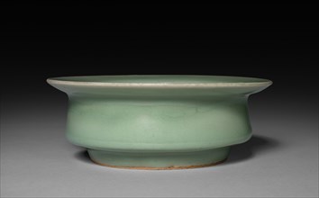 Brush Washer:  Longquan Ware, 13th Century. China, Southern Song dynasty (1127-1279). Glazed