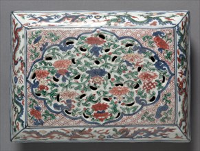 Box with Cover (lid), 1573-1620. China, Jiangxi province, Jingdezhen kilns, Ming dynasty