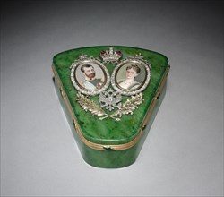 Quasi-Triangular Box, c. 1895. Firm of Karl Karlovitch Hahn (Russian). Jade, gold, enamel,