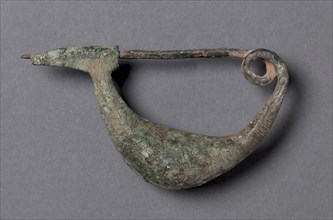 Boat-Shaped Fibula, 900-700 BC. Italy, Etruscan, 10th-8th century BC. Bronze; overall: 10.4 cm (4