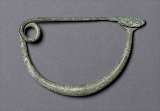Boat-Shaped Fibula, 900-800 BC. Italy. Bronze; overall: 9.5 cm (3 3/4 in.).