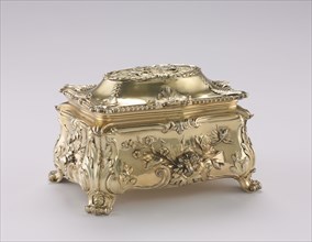 Casket, 1771. Thomas Heming (British, 1722/23-1801). Silver gilt; overall: 12.4 x 18 x 14.4 cm (4