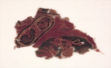 Fragment of a Roundel, 600s - 800s. Egypt, 7th - 9th century. Tapestry; linen and wool; overall: 8