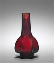 Faceted Bottle, 1736-1795. China, Qing dynasty (1644-1911), Qianlong mark and reign (1736-1795).