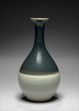 Sake Flask: Arita Ware, Imari Type, 17th century. Japan, Edo Period (1615-1868). Porcelain with