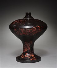 Sake Flask, 1500s. Japan, Muromachi Period (1392-1573). Black laquered wood with red lacquer;
