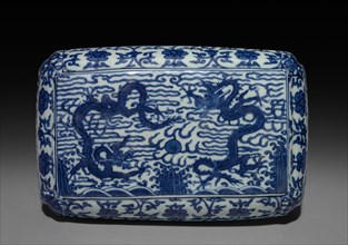 Covered Box with Dragons, 1573-1620. China, Jiangxi province, Jingdezhen kilns, Ming dynasty