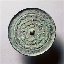 Mirror with Continuous Arcs and Quasi- Dragons, late 3rd century BC-1st century. China, Western Han