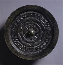 Mirror with Concentric Circles and Linked Arcs, 1st century BC. China, Western Han dynasty (202