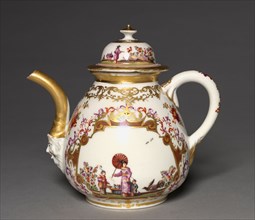 Tea Pot, c. 1723-24. Meissen Porcelain Factory (German). Gilt porcelain; overall: 14 cm (5 1/2 in.)