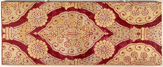 Brocaded velvet with medallions in ogival lattice, late 1500s. Turkey, Istanbul or Bursa. Velvet,
