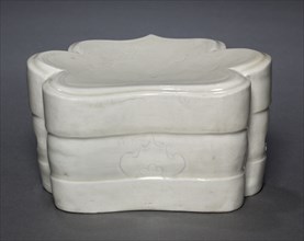Cloud-Collar Pillow with Waves, 1000s-1100s. China, Jiangxi province, Northern Song dynasty