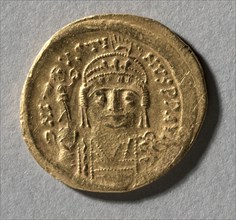 Solidus of Justin II, 565-578. Byzantine, 6th century. Gold; diameter: 2 cm (13/16 in.)