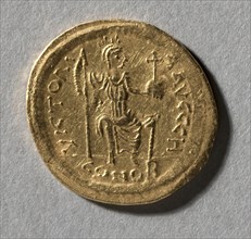 Solidus of Justin II, 565-578. Byzantine, 6th century. Gold; diameter: 2 cm (13/16 in.)