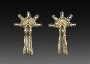 Bow Fibulae, 500-550. Alemannic, 6th century. Silver gilt and niello; overall: 7.7 x 4.9 x 2 cm (3