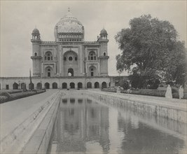 Saftar Jung Tomb, Delhi, c. 1890s. Studio of A. W. A. Plâté Studio (Ceylonese). Platinum print;