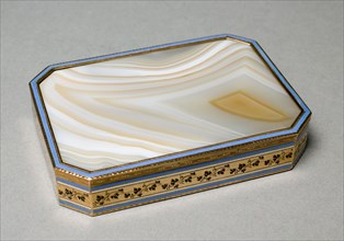 Snuff Box, 1800-1815. Russia, early 19th century. Striated agate in gold and enamel mounts;