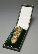 Case with Grooming Implements (Etui), c. 1750. England, 18th century. Gold, agate. diamonds,