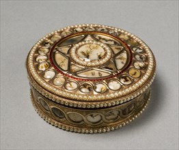 Round Snuff Box, c. 1800-30. Germany or England, mid-19th century. Gold, agate, pearls, enamel