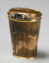 Snuff Box, c. 1760. France, late 18th century. Gold-mounted agate, sapphire, diamonds; overall: 6.7