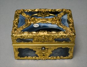 Writing Set (Nécessaire), c. 1765. England, mid 18th century. Gold, agate, interior fitted with