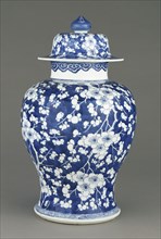 One pair of lidded vases; China; about 1662 - 1722; Hard-paste porcelain; blue enamel decoration; 43.2 x 25.4 cm, 17 x 10 in