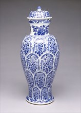 Lidded Vase; China; about 1662 - 1722; Porcelain; 44.5 x 21.6 cm, 17 1,2 x 8 1,2 in