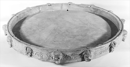 Circular Basin with Theatrical Masks; Europe, ?, 16th century; Italian marble; 150 cm, 59 1,16 in