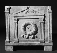 Large Cinerarium; Roman Empire; 10 - 25; Marble; 41.5 × 66.5 × 44 cm, 127.0072 kg, 16 5,16 × 26 3,16 × 17 5,16 in., 280.0001 lb