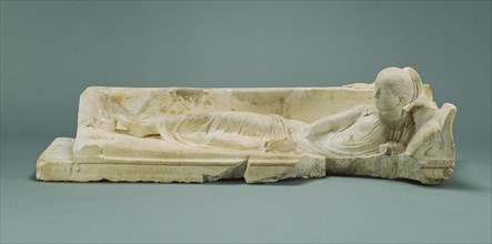 Grave Monument of a Girl; Roman Empire; 120 - 140; Marble; 38 × 47 × 141 cm, 14 15,16 × 18 1,2 × 55 1,2 in