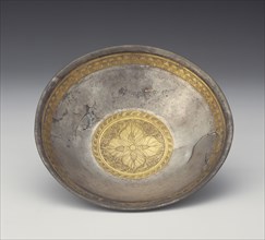 Bowl with Leaf Calyx Medallion; 1st century B.C; Silver with gilding; 4.4 × 19.7 cm, 0.2406 kg, 1 3,4 × 7 3,4 in., 1,2 lb