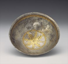 Bowl with Leaf Calyx Medallion; Eastern Hellenistic Empire; 2nd - 1st century B.C; Silver; 6.1 × 19.1 cm, 0.2459 kg