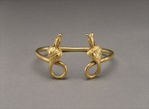 Bracelet with Busts of Isis; Egypt; 3rd - 2nd century B.C; Gold; 5.5 cm, 2 3,16 in