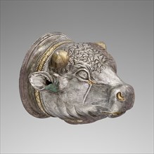 Bull's-Head Cup with a Liner; East Greece; 100 B.C.–A.D. 100; Silver with leaf gilding; 9 × 12.1 × 10.7 cm, 0.274 kg, 3 9,16 × 4