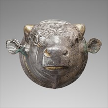 Bull's-Head Cup with a Liner; East Greece; 100 B.C.–A.D. 100; Silver with leaf gilding; 9 × 12.1 × 10.7 cm, 0.274 kg, 3 9,16 × 4